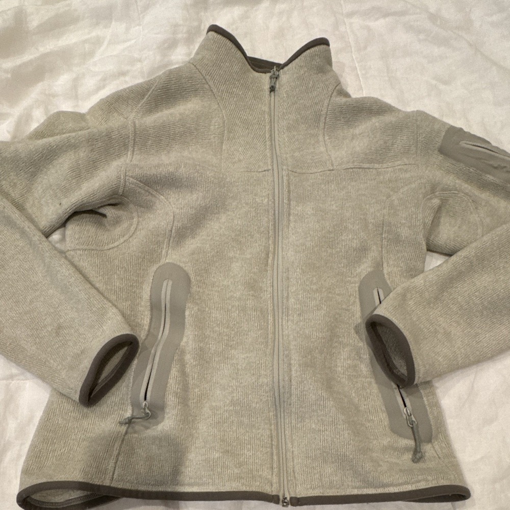 Arc'teryx Women's cream Gray Full Zip Jacket Pockets Size M Long Sleeve